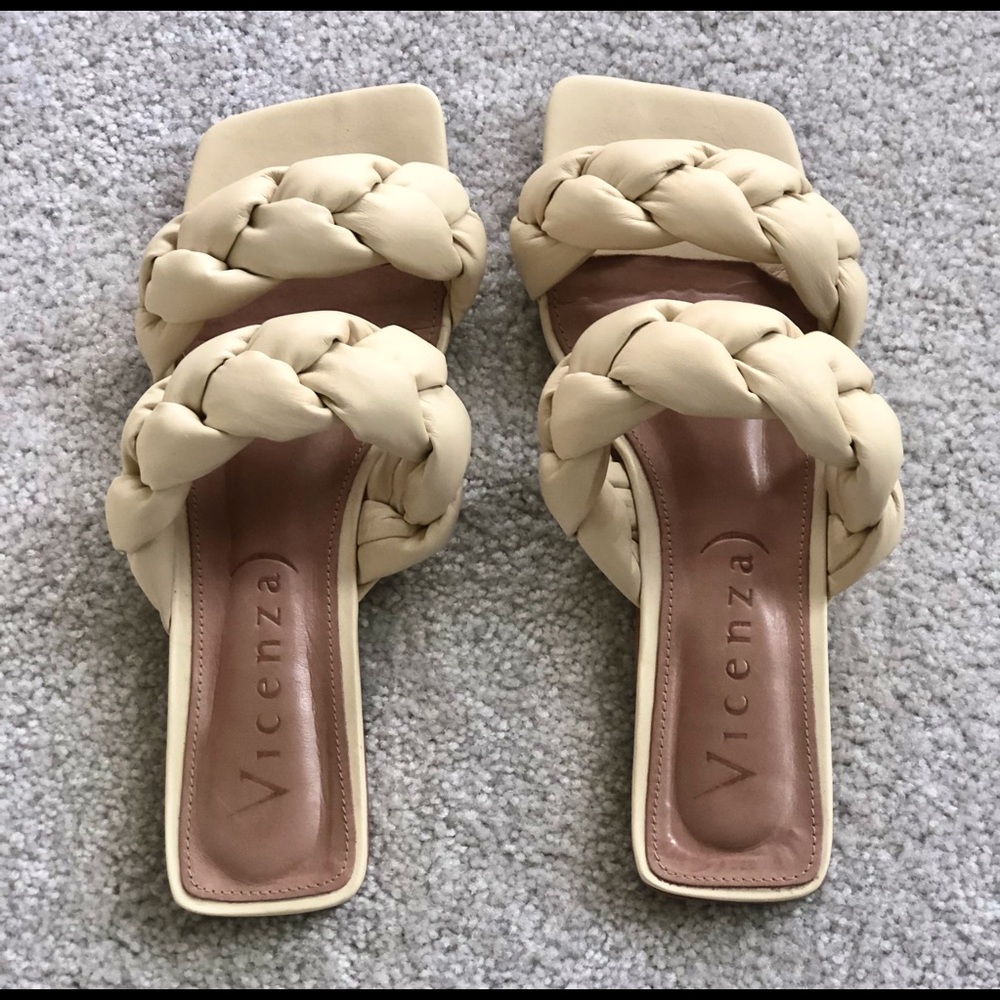 VICENZA Poppy Slip-on Sandals in Cream - Size 8